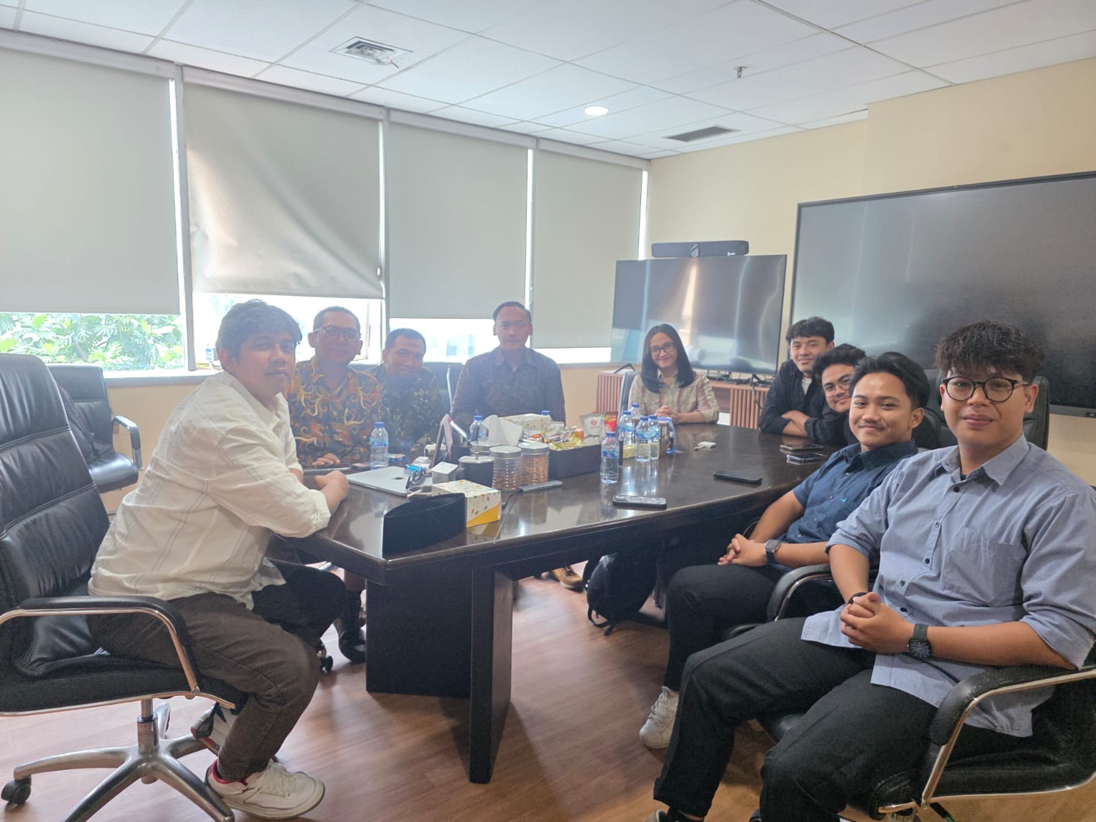 Silaturahmi dan Kolaborasi Alumni FISIP, FMIPA, & FKIP UNS di KOMDIGI Bersama PT Fortis Digital