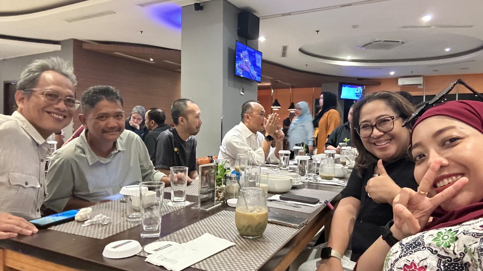 Buka puasa bersama setelah Rapat koordinasi persiapan Reuni, Halal Bihalal, dan Fun Run Ikatan Alumni Ikatan Keluarga Alumni Universitas Sebelas Maret (IKA UNS) Tahun 2026